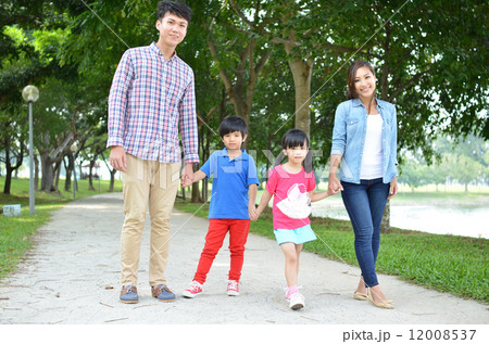 Family members walk in the garden 12008537