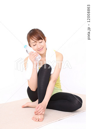 ヨガ 12008863