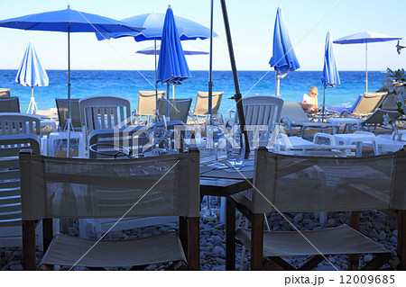 ビーチサイドの高級レストラン 12009685
