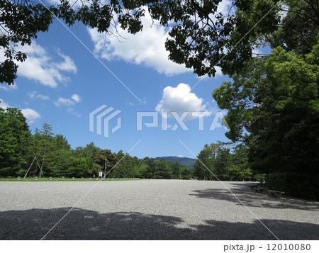 真夏の京都御苑 木陰のベンチから 真夏の京都御苑 木陰のベンチから 12010080
