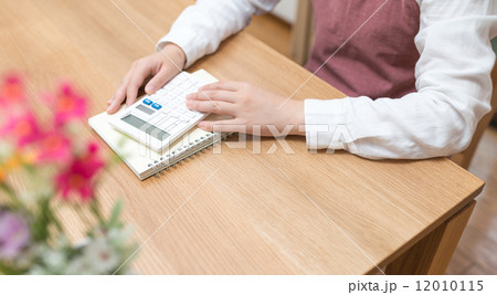 電卓と主婦 12010115