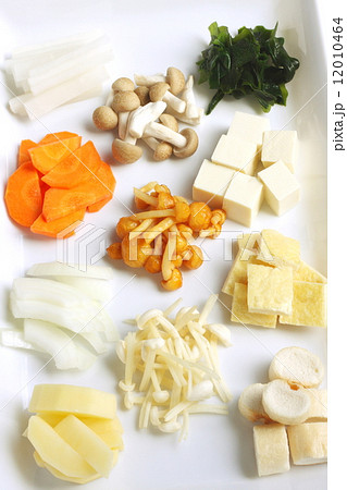 通年出回る食材の味噌汁、定番具材 12010464