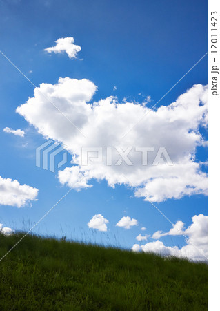 かわいい形の雲の写真素材