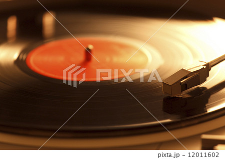 レコードとレコードプレーヤー 12011602