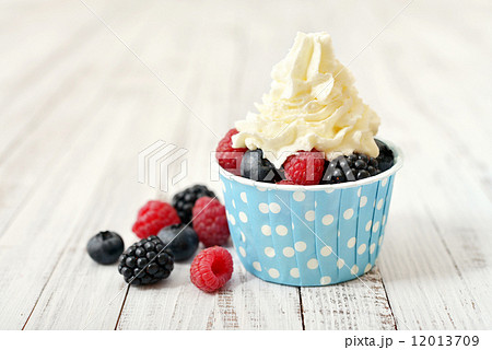 Fresh berries with whipped cream Fresh berries with whipped cream 12013709