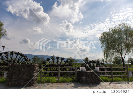 朝倉道の駅の三連水車 12014924
