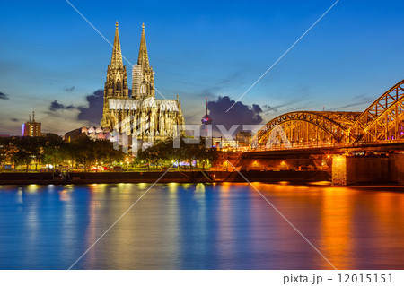 Cologne at night 12015151