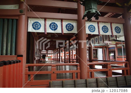 津島神社の本殿廊下 12017086