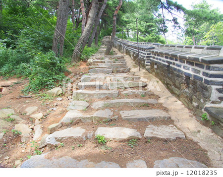 世界遺産　韓国　南漢山城　城壁 12018235