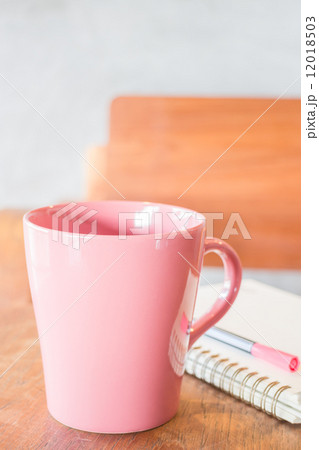 Beautiful coffee break at oriental style coffee shop 12018503