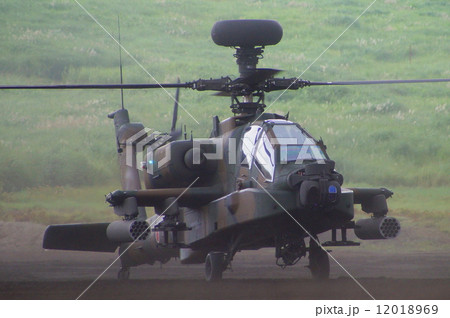 アパッチ AH-64D ( 攻撃ヘリコプター ) 離陸 2015年 富士総合火力演習 アパッチ AH-64D ( 攻撃ヘリコプター ) 離陸 2015年 富士総合火力演習 12018969