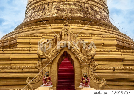 Golden Pagoda in Bagan, Burma 12019753