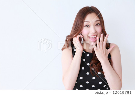 若い女性 汎用 イメージ 若い女性 汎用 イメージ 12019791