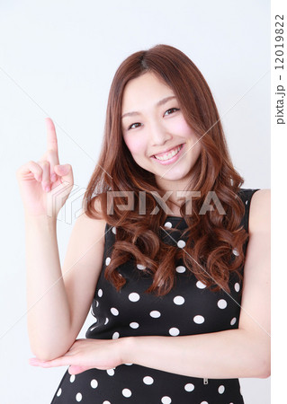 若い女性 汎用 イメージ 若い女性 汎用 イメージ 12019822