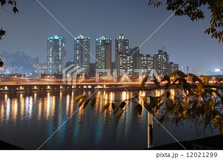 韓国ハンガンの夜景の写真素材