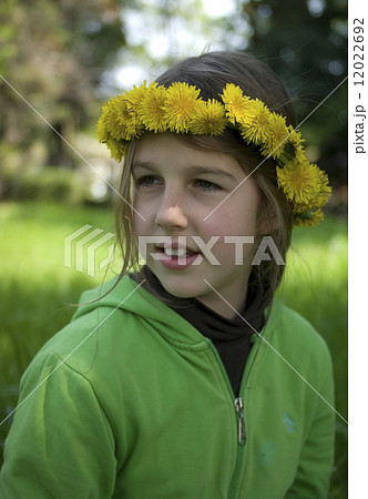 Spring flowers, beauty portrait, preteen girl Spring flowers, beauty portrait, preteen girl 12022692