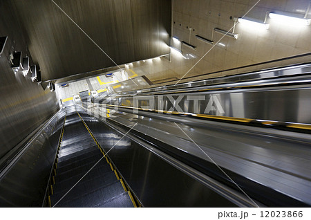 長いエスカレーター 12023866