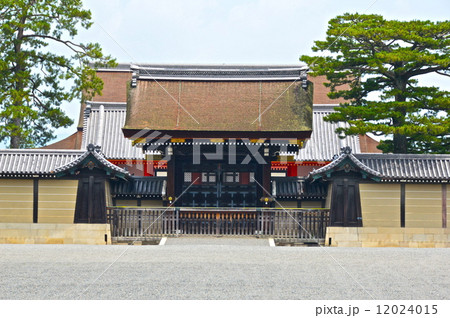 京都御所の「建礼門」（京都市上京区） 12024015