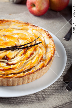 French apple tart with vanilla pod 12027549