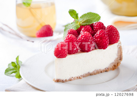 Cheesecake slice with fresh raspberry Cheesecake slice with fresh raspberry 12027698