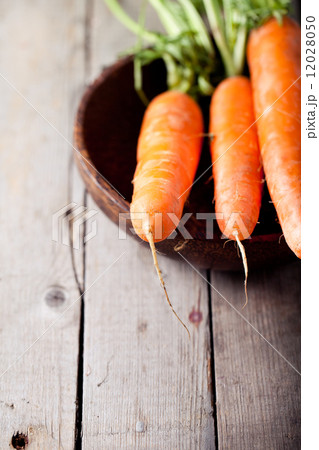 Fresh carrots in a wooden bowl 12028050