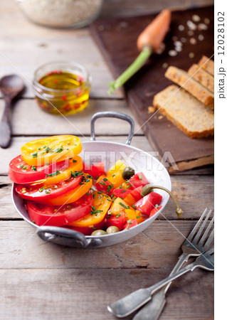 Red and yellow fresh tomato salad with bread 12028102