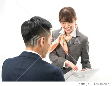 説明するセールスレディー 12030267