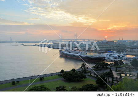 横浜港 12033147