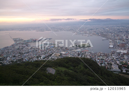 函館湾の夕景 12033965