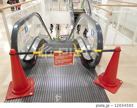 節電で止まったエスカレーター 節電で止まったエスカレーター 12034505
