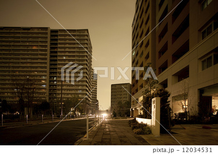計画停電で明かりの消えた街 計画停電で明かりの消えた街 12034531