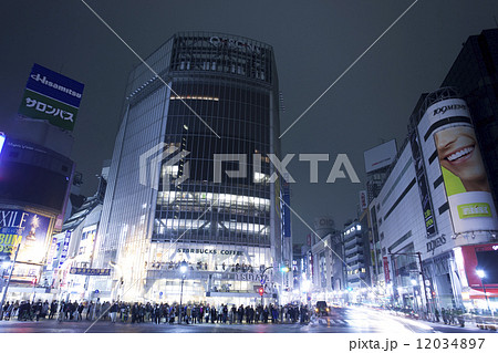 節電でネオンが消えた渋谷 12034897