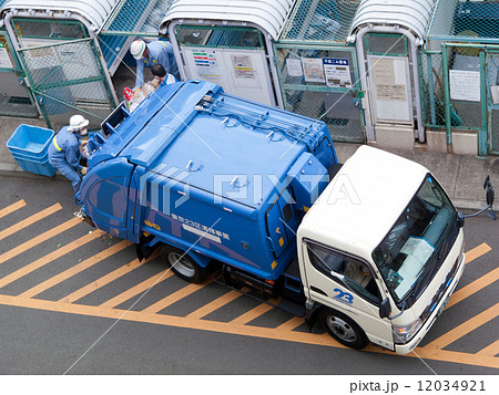 家庭ゴミの収集 12034921