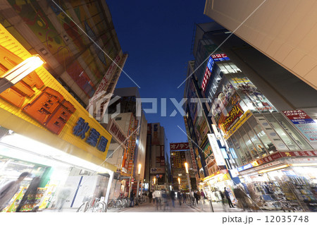 節電でネオンが消えた秋葉原 12035748