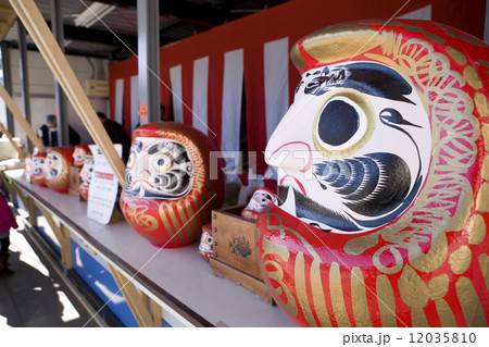 正月の西新井大師 12035810