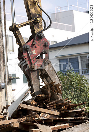 家屋の解体工事現場 12036623