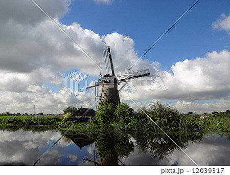 世界遺産「キンデルライクの風車」 12039317