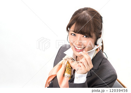 コールセンターの日本人女性 12039456