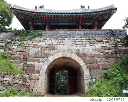 世界遺産　韓国　南漢山城　北門 12039792