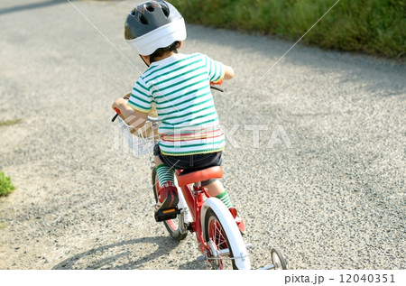 子供 子供 12040351