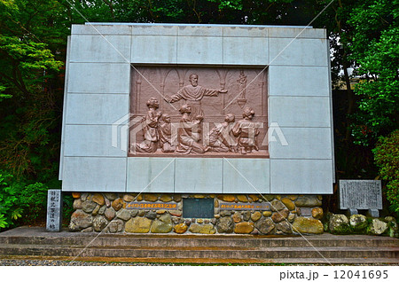 「信徒発見」のレリーフ(大浦天主堂/長崎県長崎市南山手町) 「信徒発見」のレリーフ(大浦天主堂/長崎県長崎市南山手町) 12041695