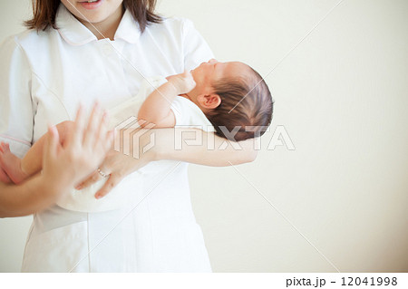生後１カ月の赤ちゃん 12041998