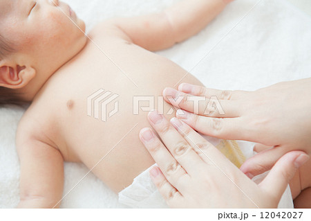 生後1カ月の赤ちゃん 生後1カ月の赤ちゃん 12042027