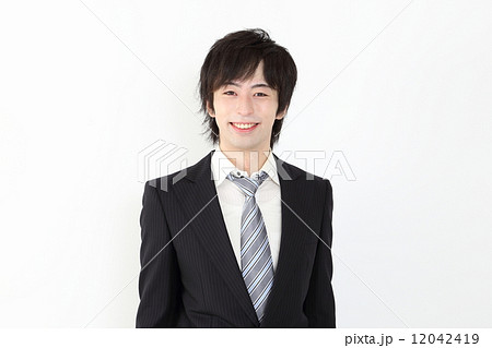 若いビジネスマン 12042419