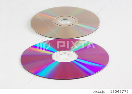未記録のDVD-Rディスクと映画のDVD-Videoディスク 未記録のDVD-Rディスクと映画のDVD-Videoディスク 12042775