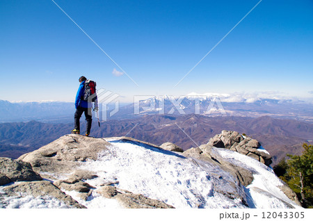 瑞牆山山頂にて 12043305