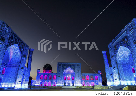 サマルカンドのレギスタン広場、ウズベキスタン サマルカンドのレギスタン広場、ウズベキスタン 12043815