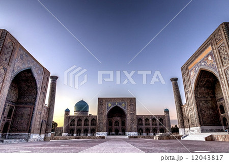 サマルカンドのレギスタン広場、ウズベキスタン サマルカンドのレギスタン広場、ウズベキスタン 12043817