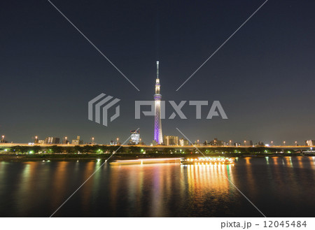 東京スカイツリーライトアップと屋形船　403 12045484
