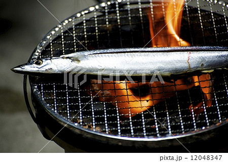 七輪で焼くサンマ 七輪で焼くサンマ 12048347
